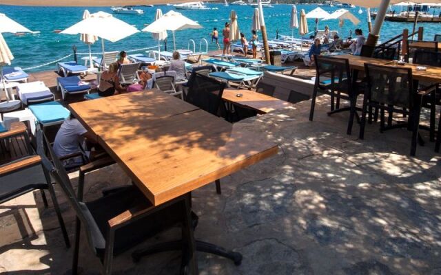 Anar Hotel