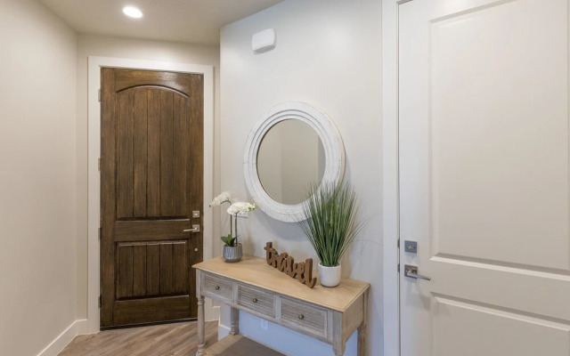 Stargazer Luxury Condo, Rooftop Views, Private Hot Tub