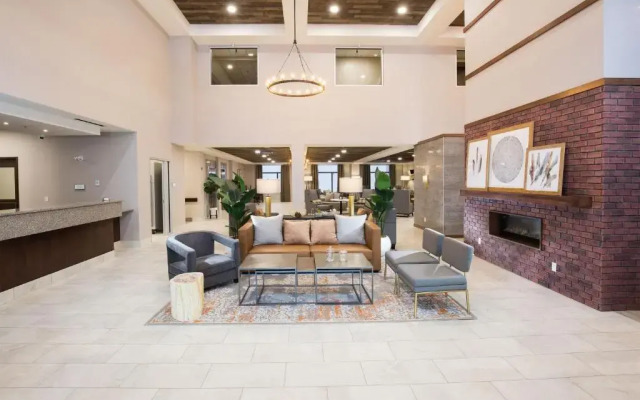 Pomeroy Inn & Suites Prince George