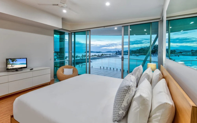 Pavillions 25 Penthouse with Marina View