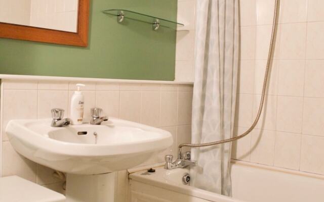 2 Bedroom Abbeyhill Apartment