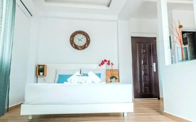 Design Suites Efharis (Brusco)