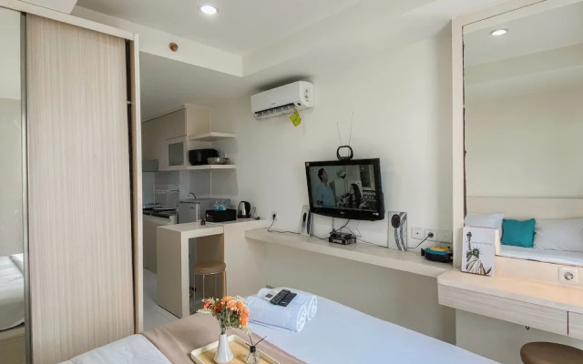 Modern Look and Restful Studio at Azalea Suites Apartment