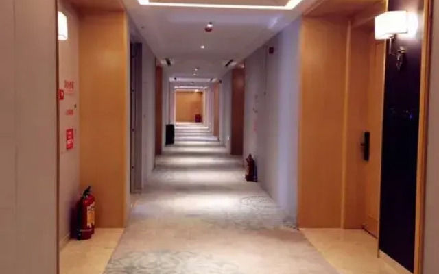 Ford Land Hotel