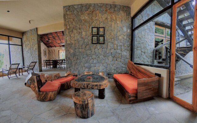 Pugdundee Safaris - Kanha Earth Lodge