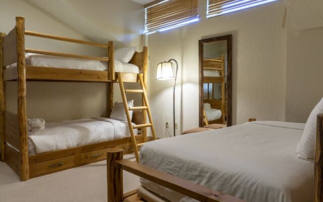 Four Bedroom Penthouse in Canyons Village by RedAwning