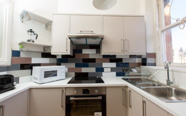 Spacious 1BR Flat With View in Edinburgh -sleeps 4