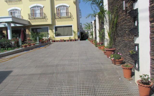Hotel Pine Spring Wazir Bagh