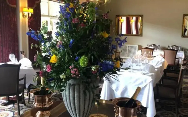 Macdonald Leeming House