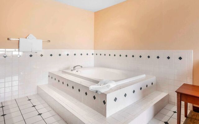 Quality Inn & Suites Owasso