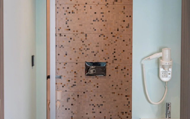 Casual Kubic Athens Hotel