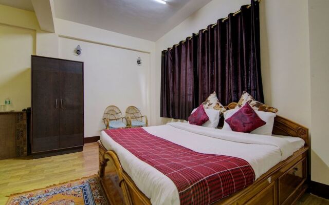 OYO 13844 AKD Hotel