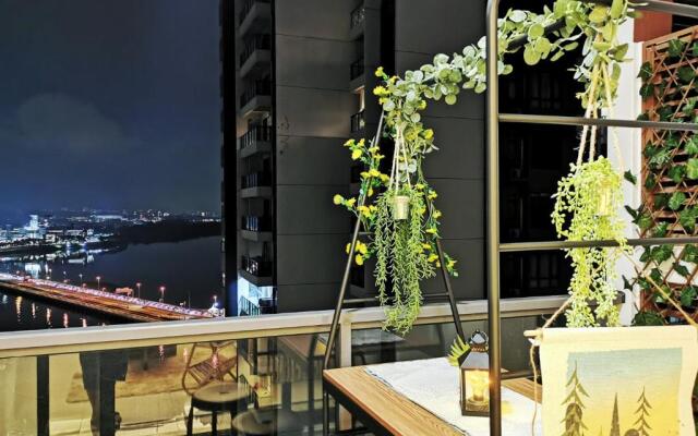 Yussy 4Bedroom Condo at R&F Princess Cove