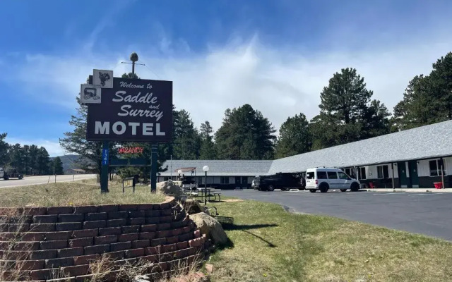 Saddle & Surrey Motel