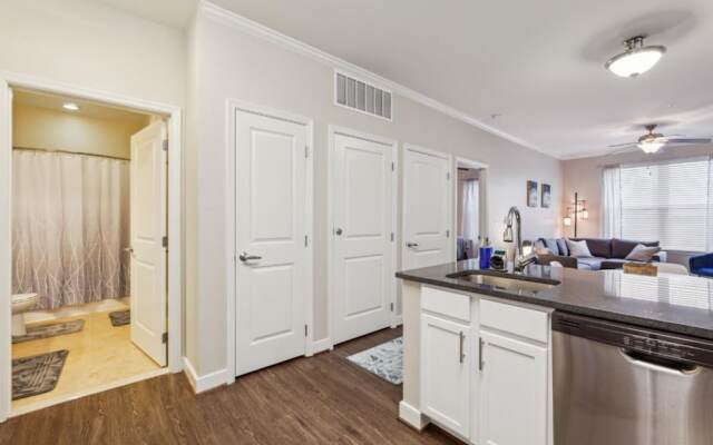 Stylish 1 BR Apartment w Movie Theater