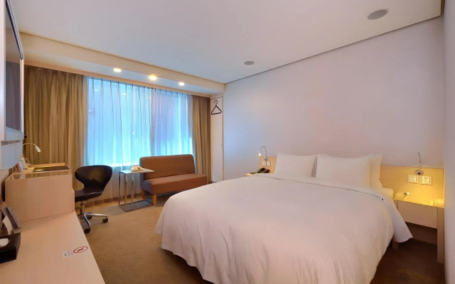 Yomi Hotel - MRT Shuanglian Station