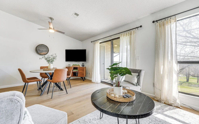 5 Mi to Strip! Pointe Royale Condo w/ Indoor Pool