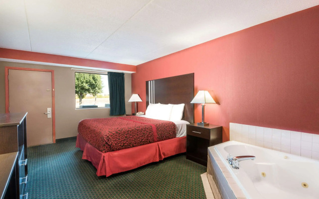 Days Inn by Wyndham Dayton Huber Heights Northeast