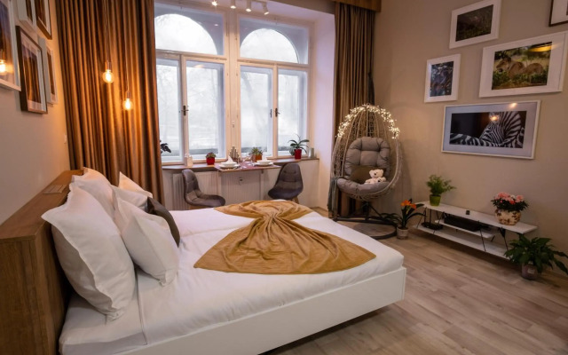 ⭑ Comfy VIP studio in the center with Netflix