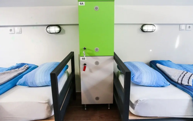 Varad Inn Hostel and Cafe