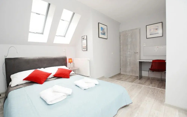 Golden Sun Apartments - Port