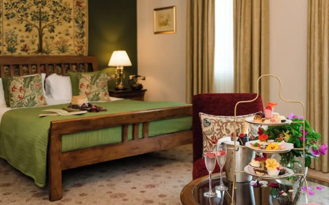 Fernhill House Hotel & Gardens
