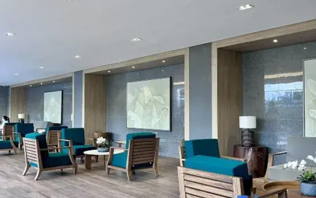 Deluxe Executive End Unit in Downtown Makati