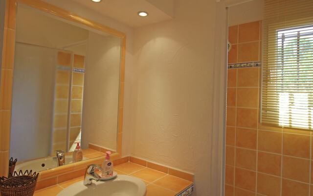 Gorgeous Villa in Bagnols-en-Foret with Swimming Pool