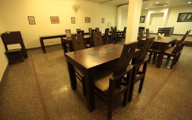 FabHotel Pine Tree