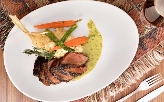 Hilton Phoenix Suites