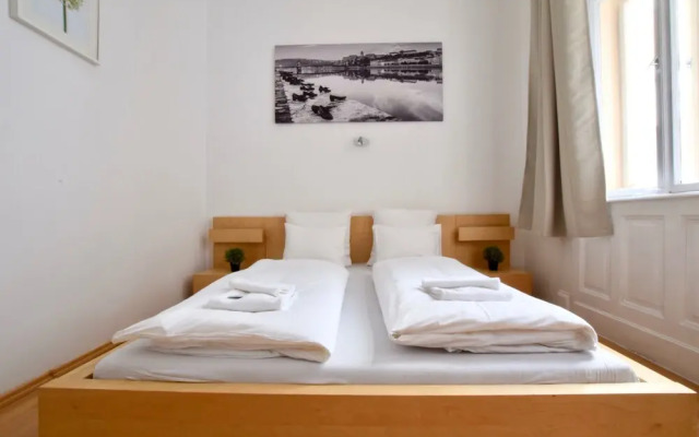 Standard Apartment by Hi5 - Fővám square