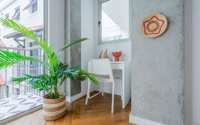 w Spectacular 2BR in Plaza Herrera