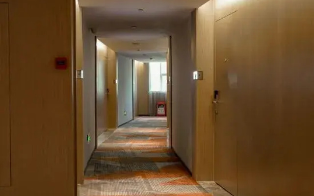 Yangjiang Baoli International Hotel (Baili Square Xise Scenic Area Branch)