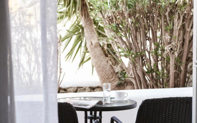 Mr & Mrs White Mykonos