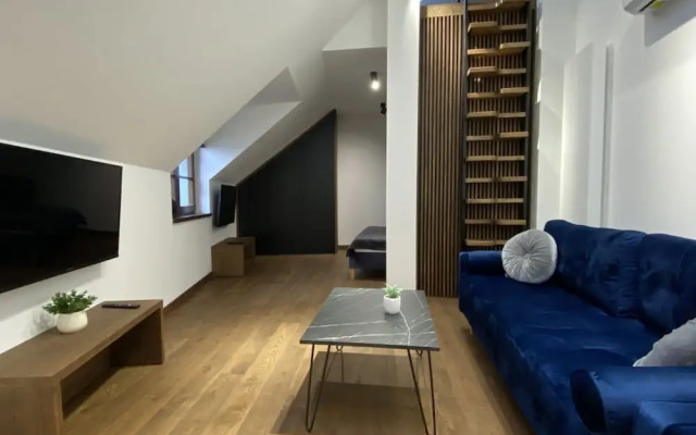 Main Square Apartments - LoftAffair