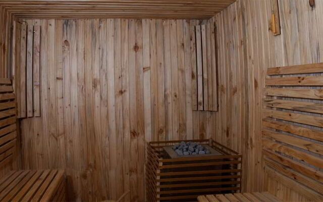 Hill Tree Inn Resort