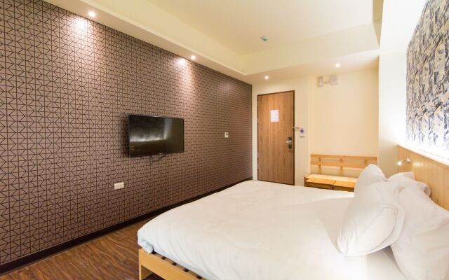 Treehouse Hostels
