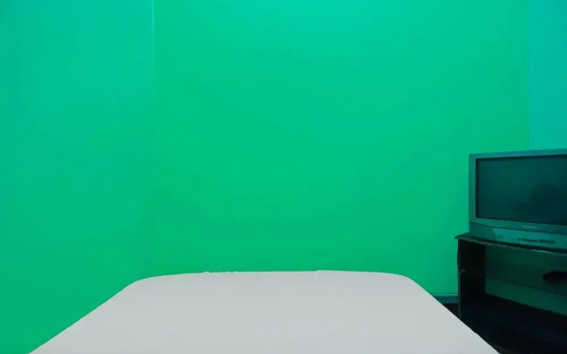 SPOT ON 92186 Penginapan LorraNearPasar Oleh Oleh