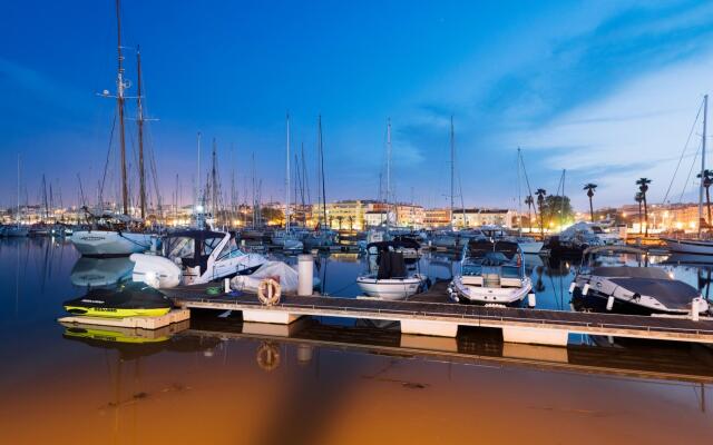 A05 - Luxury 1 Bed Fully Equipped with Pool