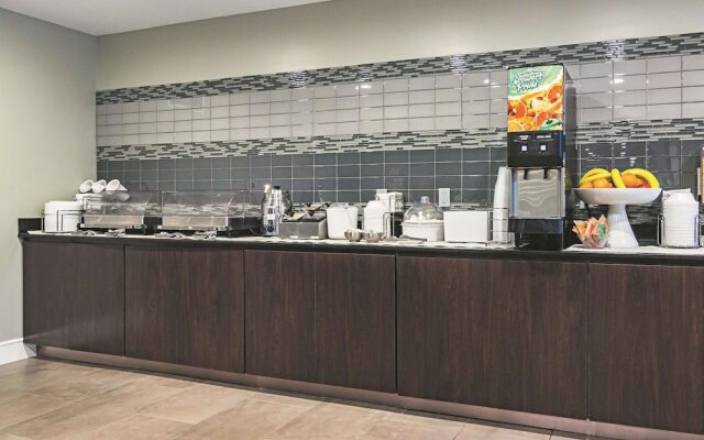 La Quinta Inn And Suites Detroit-Utica