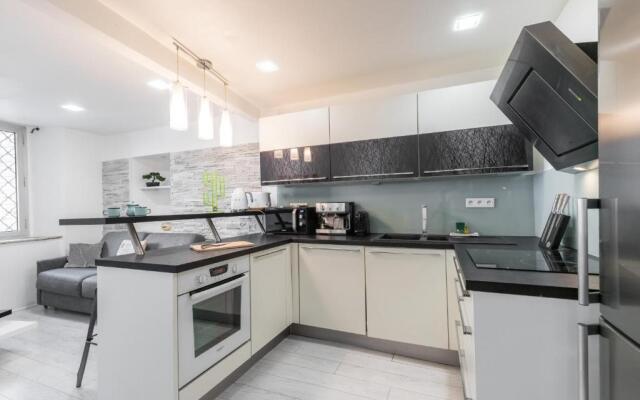 Amazing 3 Bdrs and Garden Place du Pin Parking !