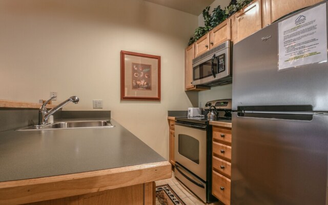 Arapahoe Lodge #8102 by Summit County Mountain Retreats