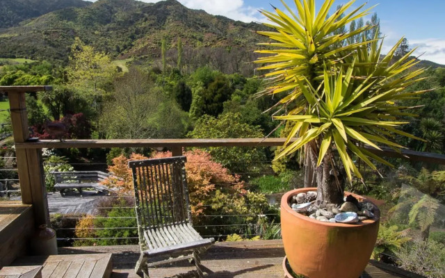Tasman Hideaway - Marahau Holiday Home