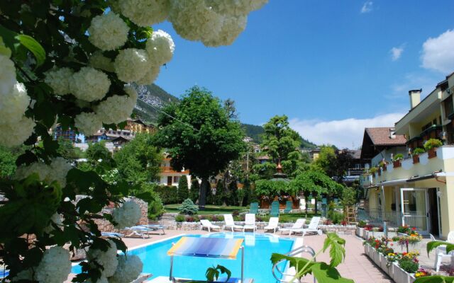 Alle Dolomiti Boutique Lake Hotel