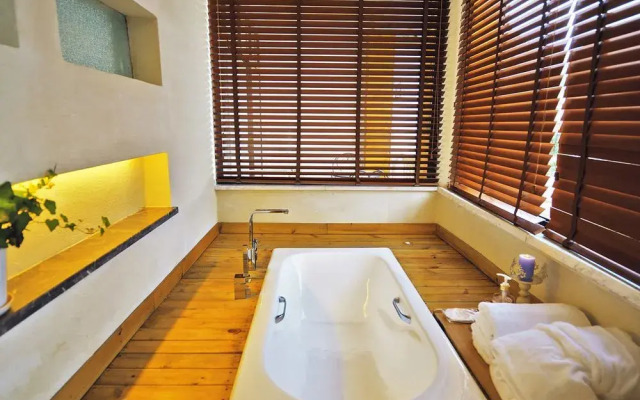 Zizai Garden Traveling with Hotel