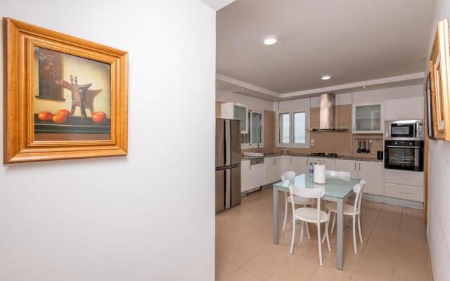 luxury apartement lake view