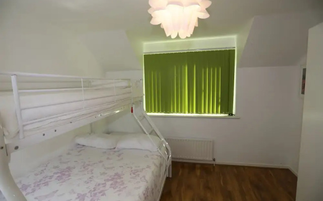 Beautiful 3 Beds House - Thamesmead