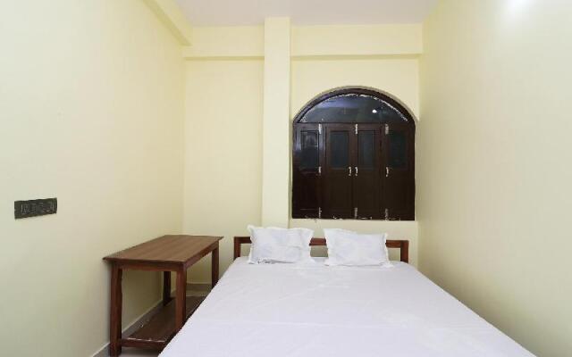 SPOT ON 41904 Hotel R.r Palace