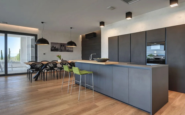 Villa in Vodnjan With Swimming Pool