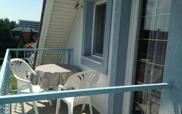 Hollik Apartmanhaz